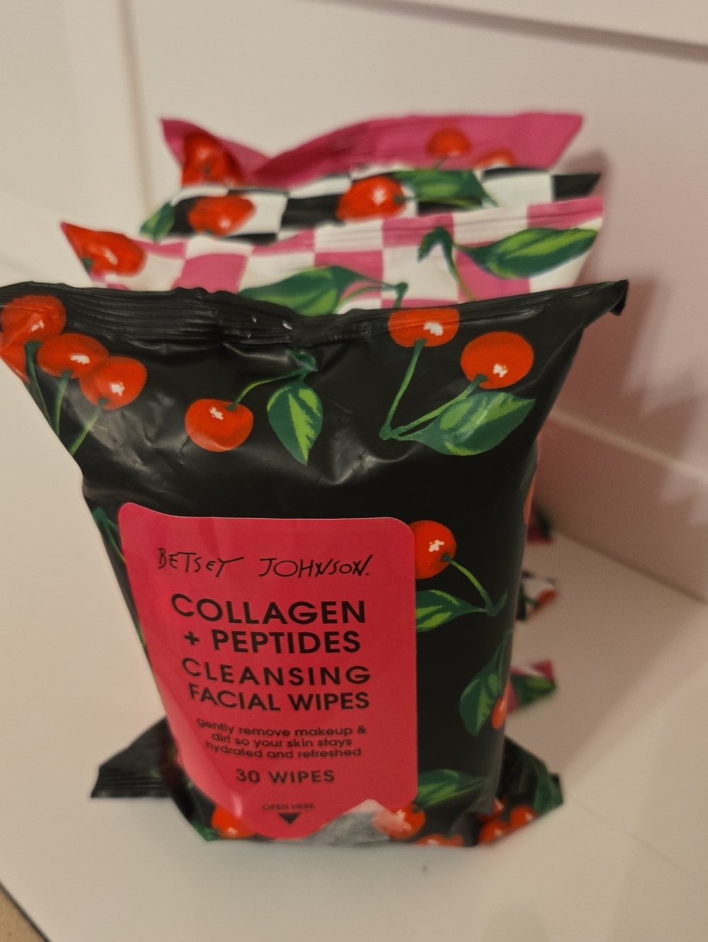 Betsey Johnson Collagen Cleansing Facial Wipes - Vibrant Multicolor New 4 pack